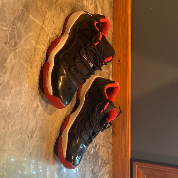 Air Jordan bred 11 lows - Picture 1 of 3
